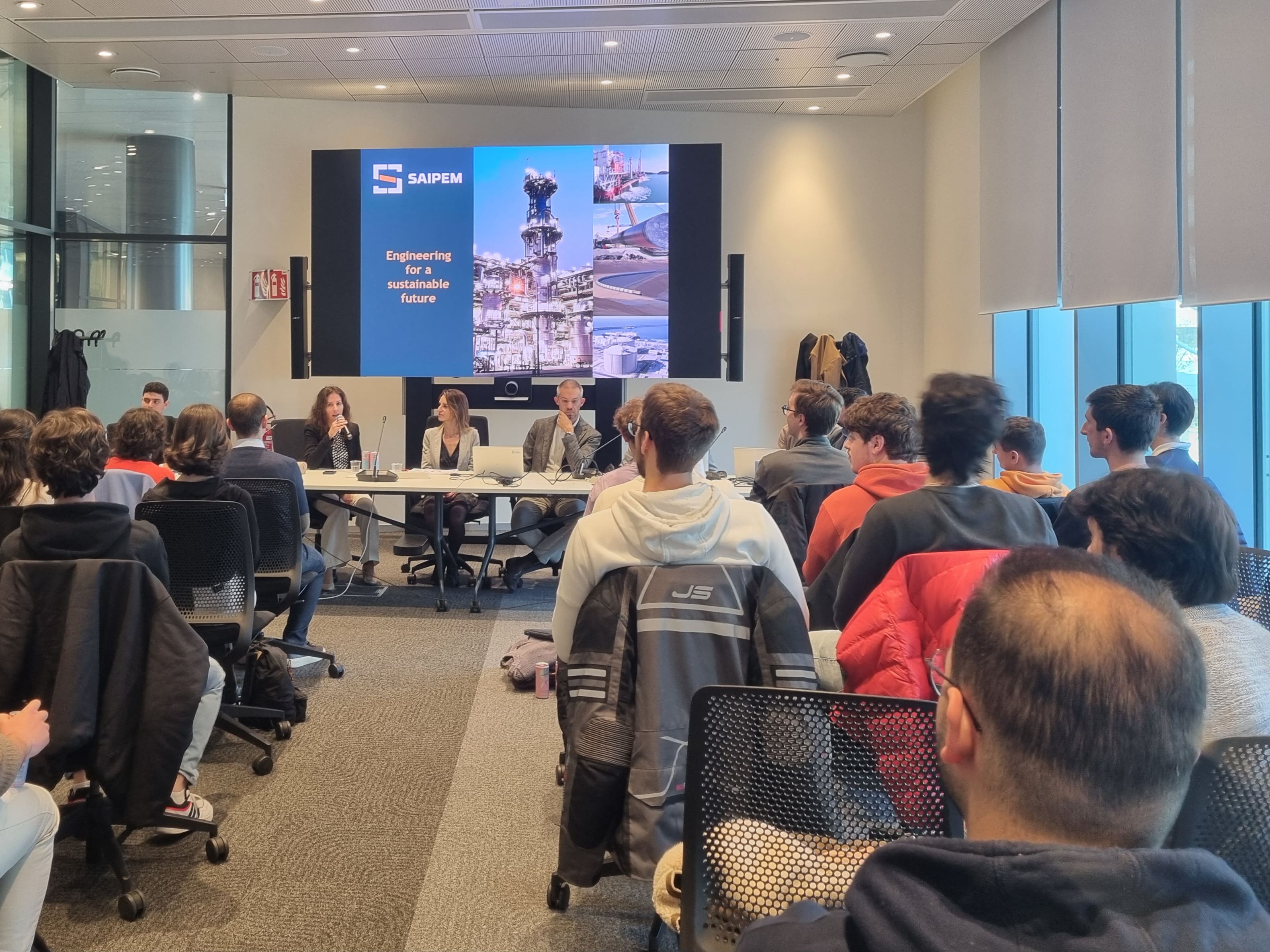 Students visiting the Saipem headquarter